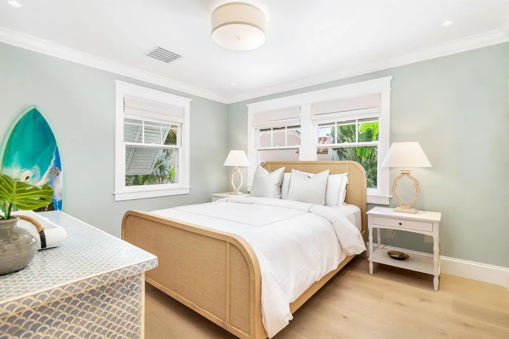 142 Seabreeze Avenue Palm Beach, FL 33480