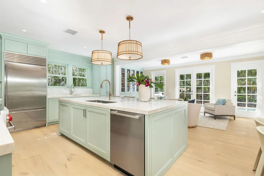 142 Seabreeze Avenue Palm Beach, FL 33480