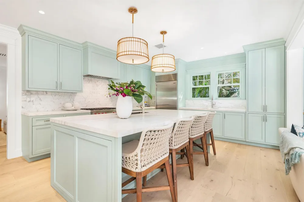 142 Seabreeze Avenue Palm Beach, FL 33480