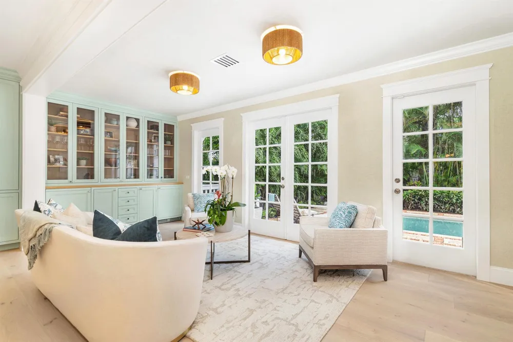 142 Seabreeze Avenue Palm Beach, FL 33480