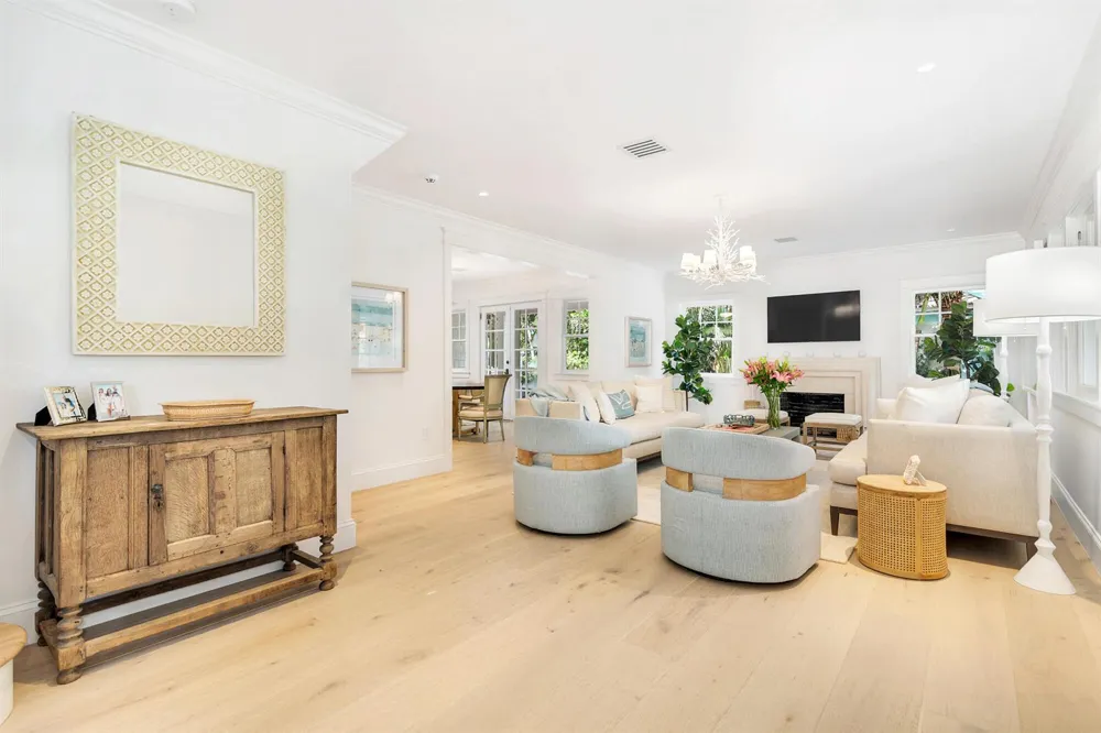 142 Seabreeze Avenue Palm Beach, FL 33480