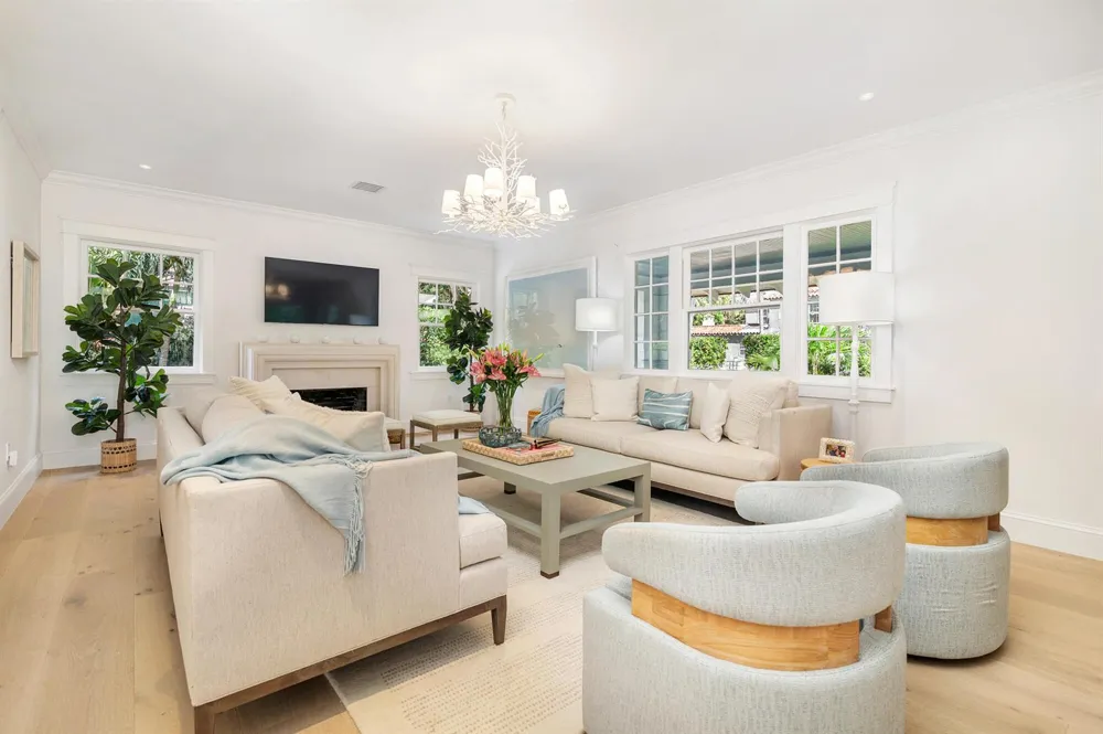 142 Seabreeze Avenue Palm Beach, FL 33480
