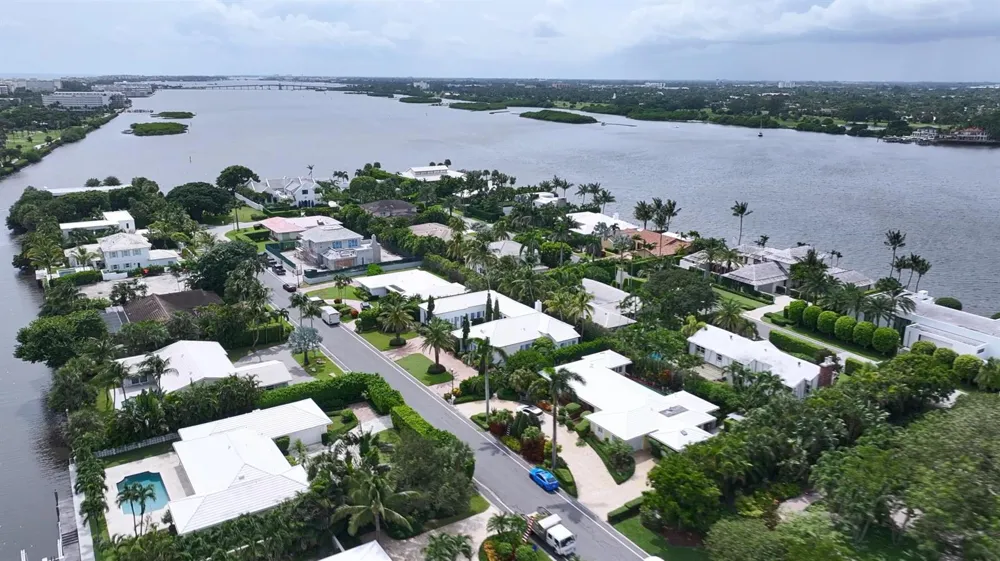 2258 E Ibis Isle Rd Road E Palm Beach, FL 33480