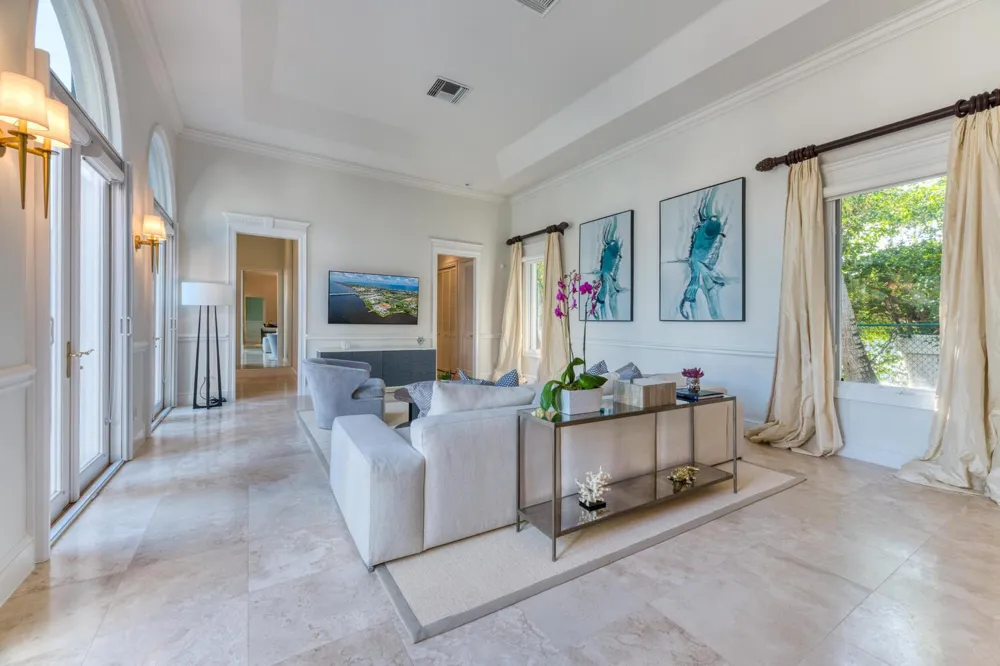 2258 E Ibis Isle Rd Road E Palm Beach, FL 33480