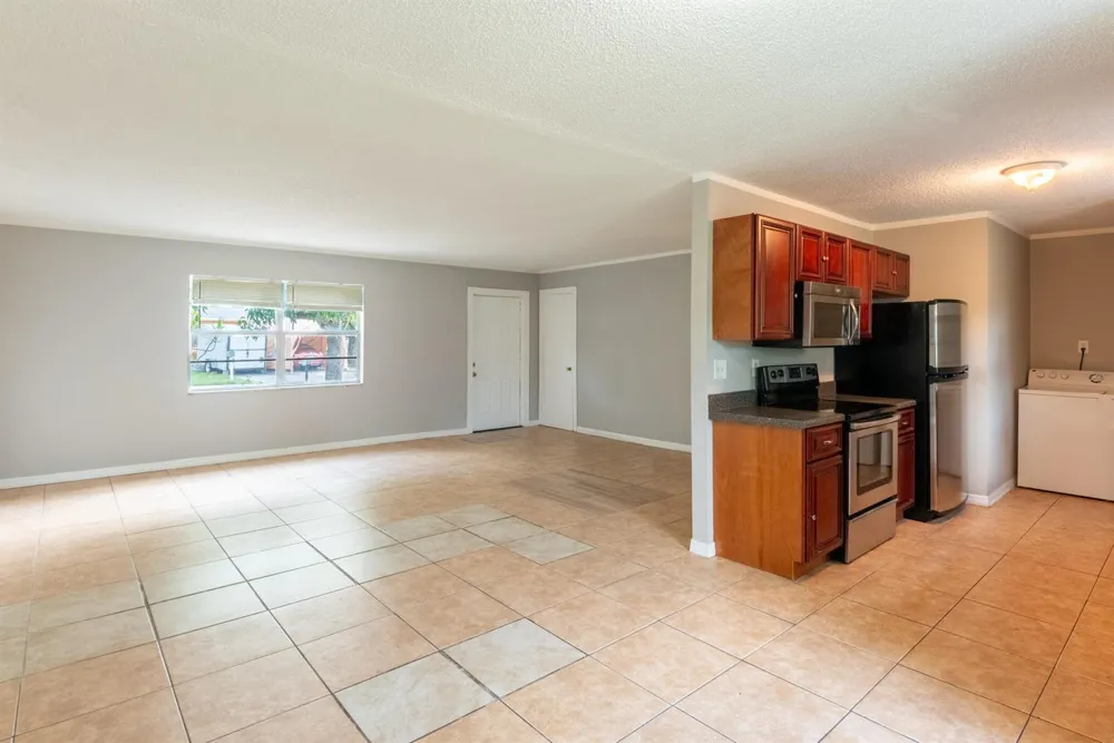 1218 Giller Avenue Mangonia Park, FL 33407