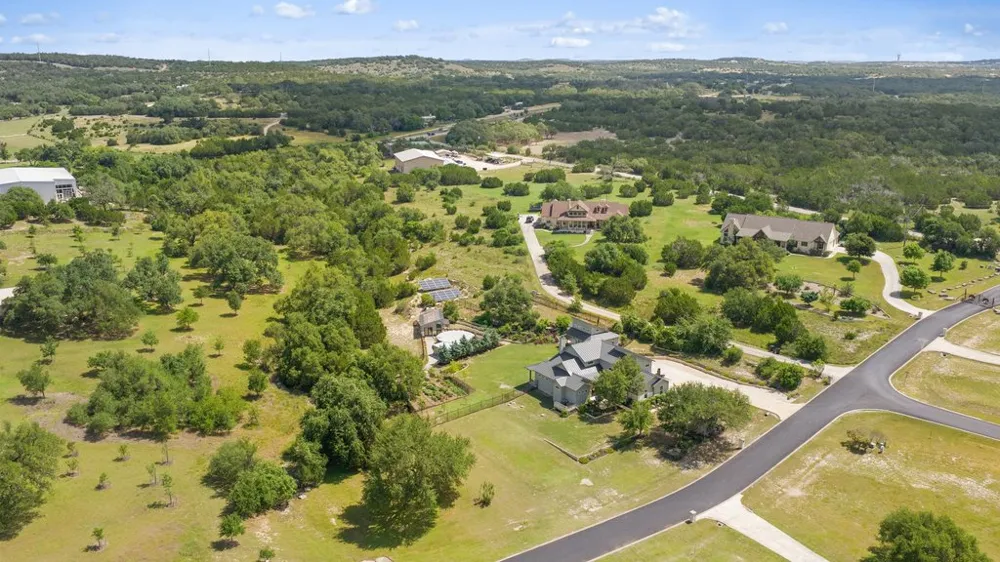 409 Dos Lagos Dripping Springs, TX 78620