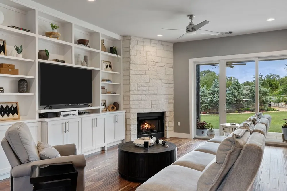 409 Dos Lagos Dripping Springs, TX 78620