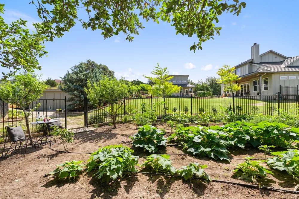 409 Dos Lagos Dripping Springs, TX 78620