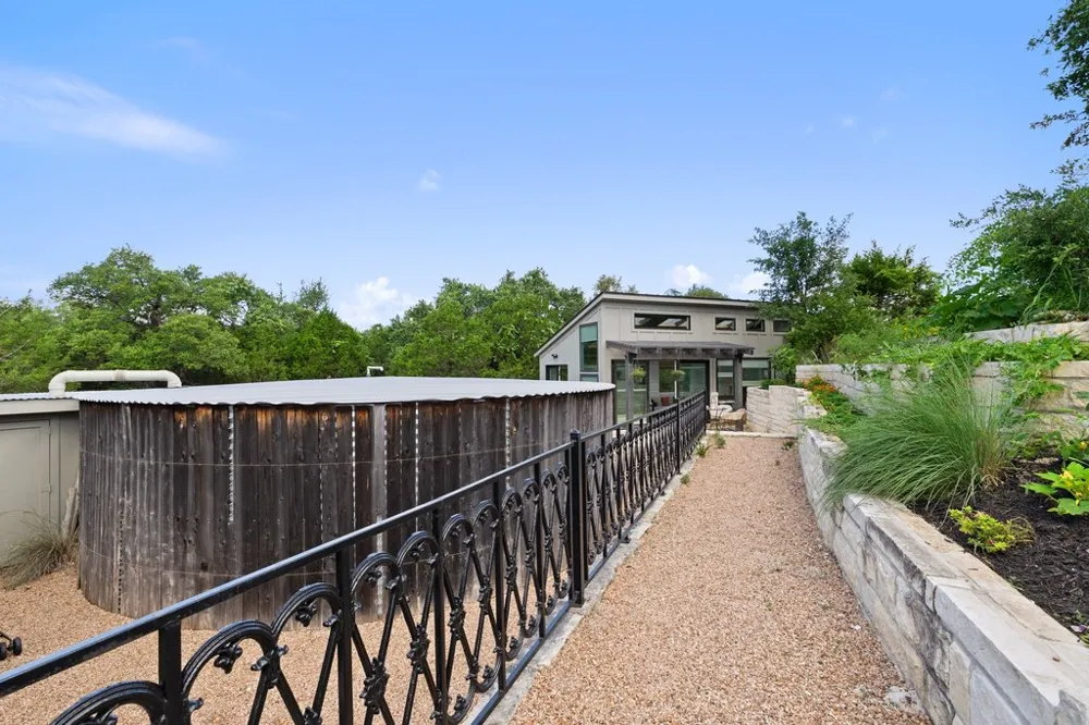 409 Dos Lagos Dripping Springs, TX 78620
