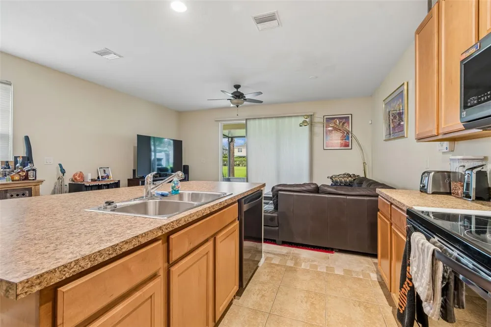5017 WHITE SANDERLING COURT Tampa, FL 33619