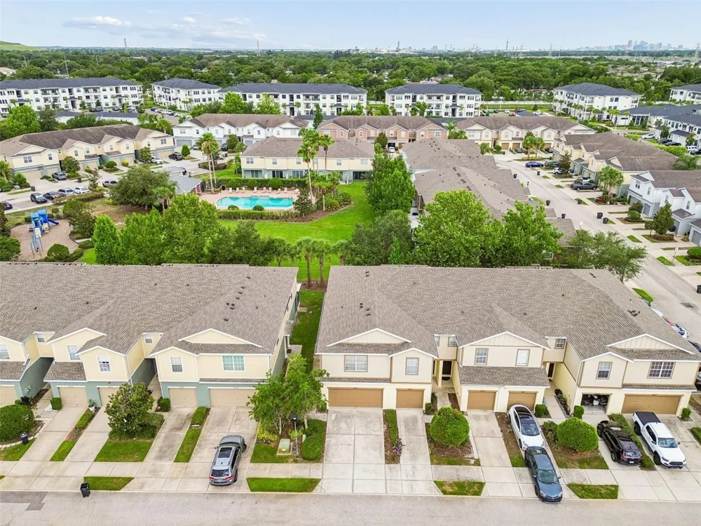 5017 WHITE SANDERLING COURT Tampa, FL 33619