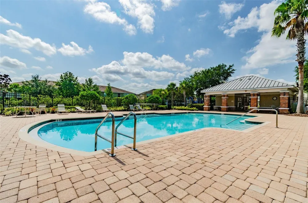 5017 WHITE SANDERLING COURT Tampa, FL 33619