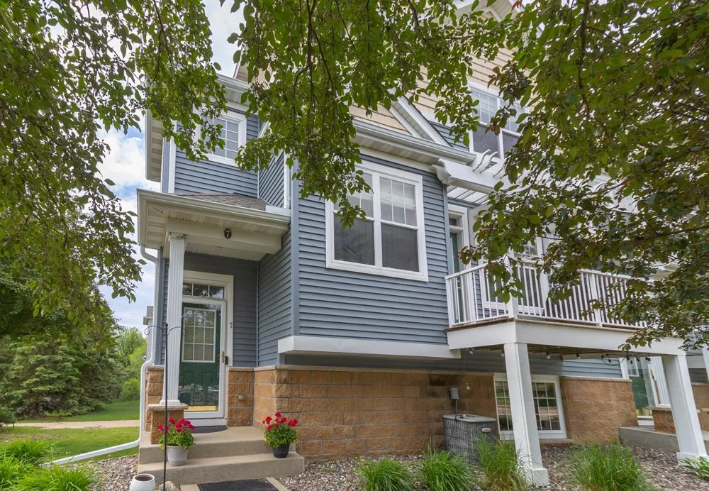 1691 Village Trail E #7 Maplewood, MN 55109