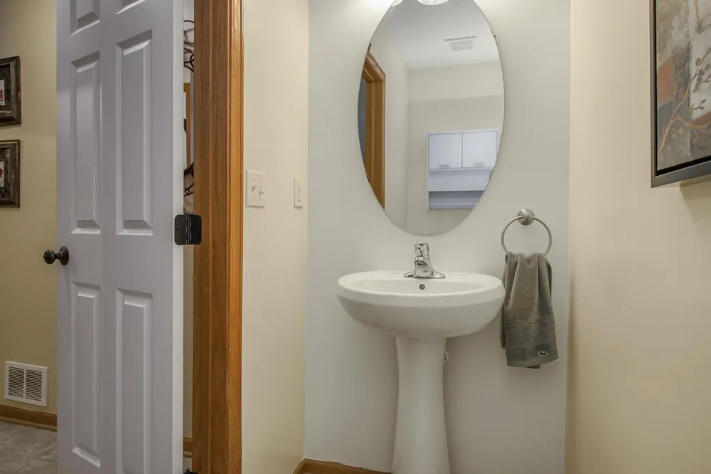 1691 Village Trail E #7 Maplewood, MN 55109