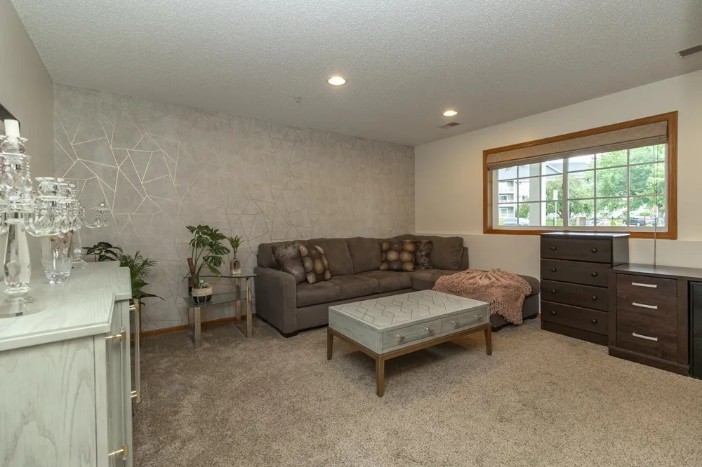 1691 Village Trail E #7 Maplewood, MN 55109