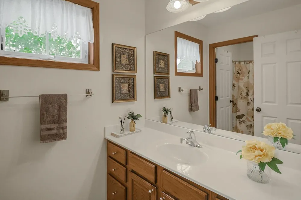 1691 Village Trail E #7 Maplewood, MN 55109