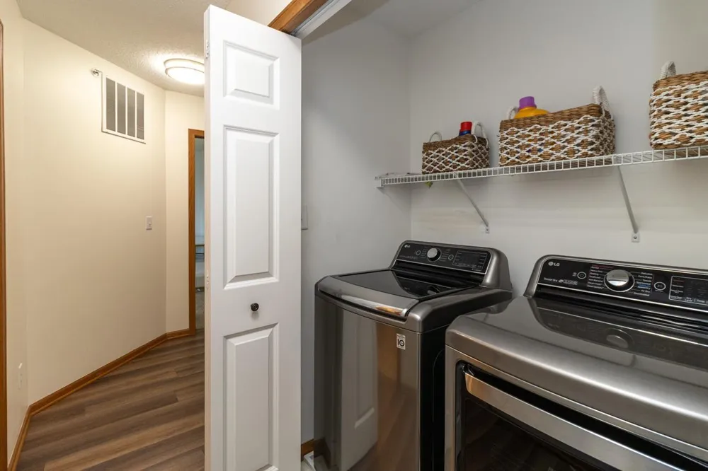 1691 Village Trail E #7 Maplewood, MN 55109