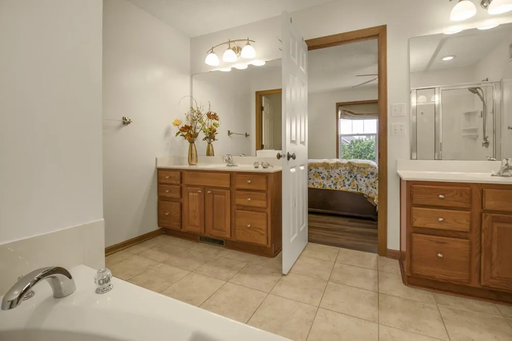 1691 Village Trail E #7 Maplewood, MN 55109