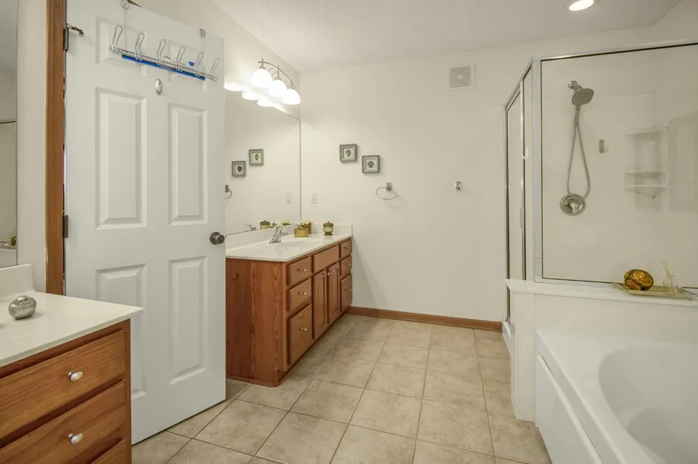 1691 Village Trail E #7 Maplewood, MN 55109