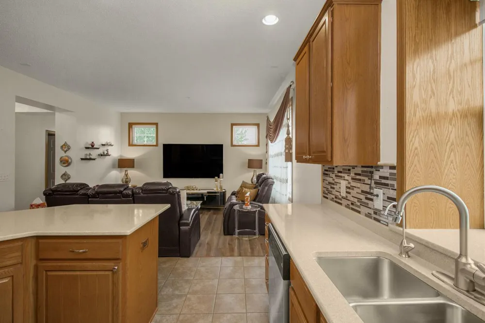 1691 Village Trail E #7 Maplewood, MN 55109