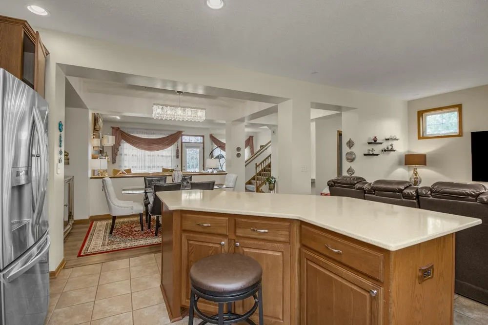 1691 Village Trail E #7 Maplewood, MN 55109