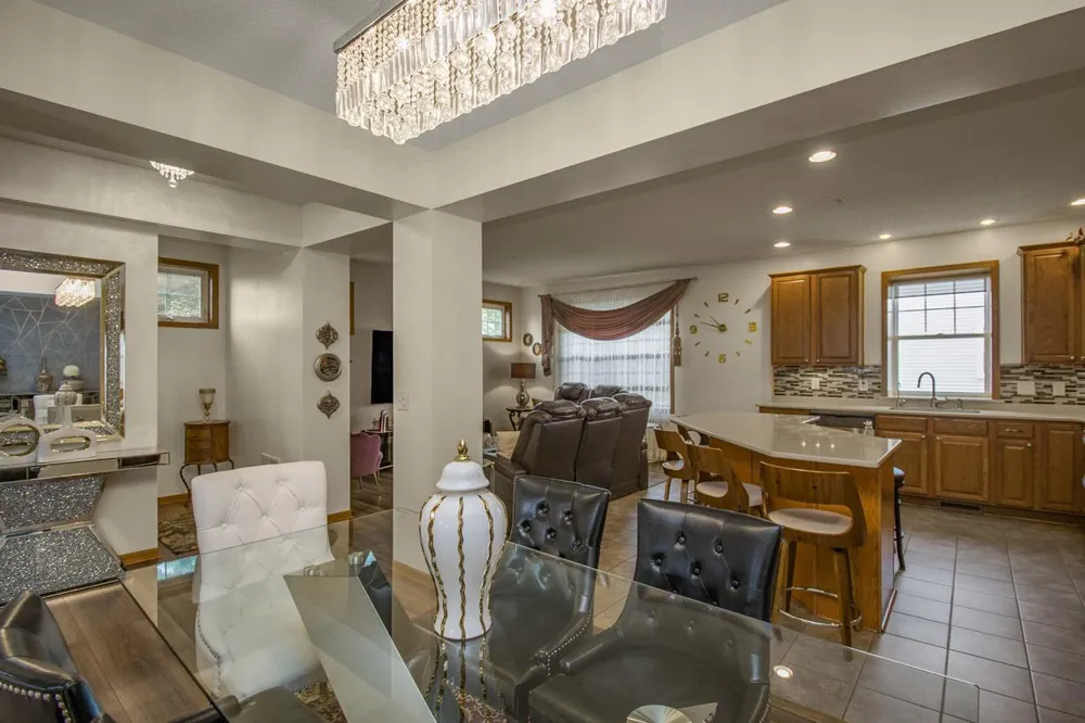 1691 Village Trail E #7 Maplewood, MN 55109