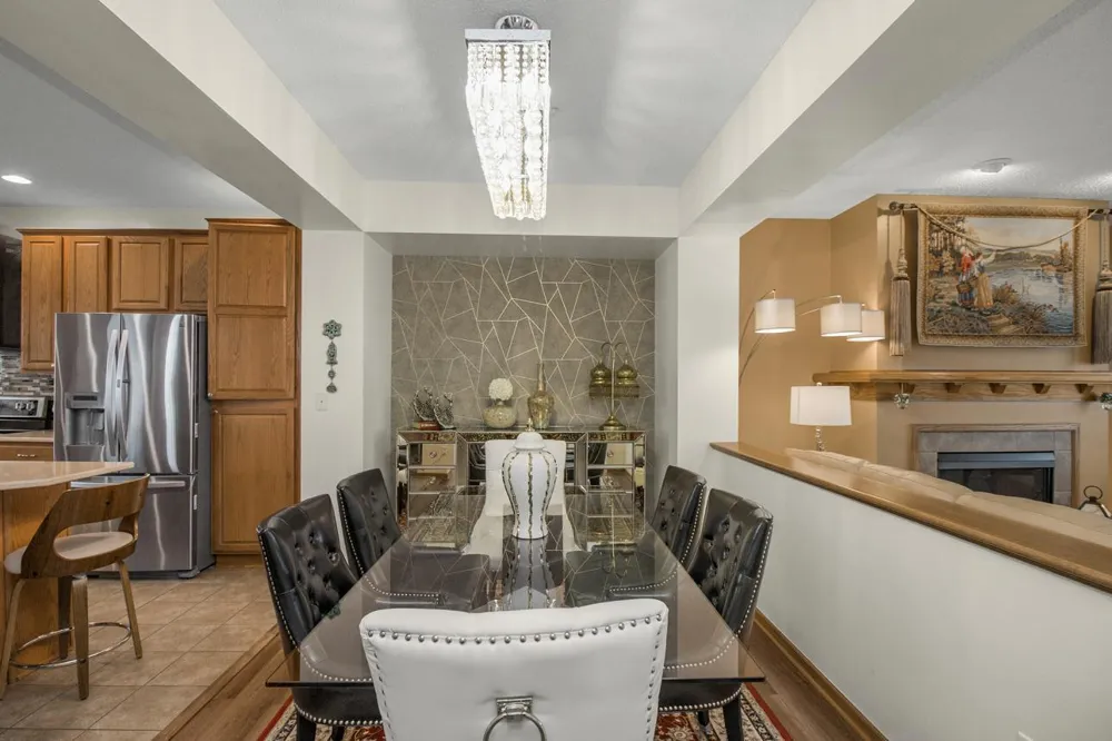 1691 Village Trail E #7 Maplewood, MN 55109