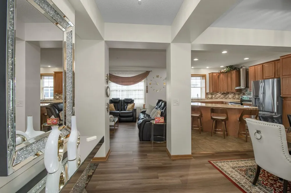 1691 Village Trail E #7 Maplewood, MN 55109