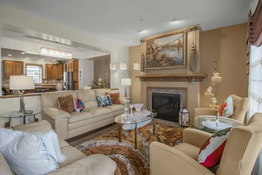 1691 Village Trail E #7 Maplewood, MN 55109