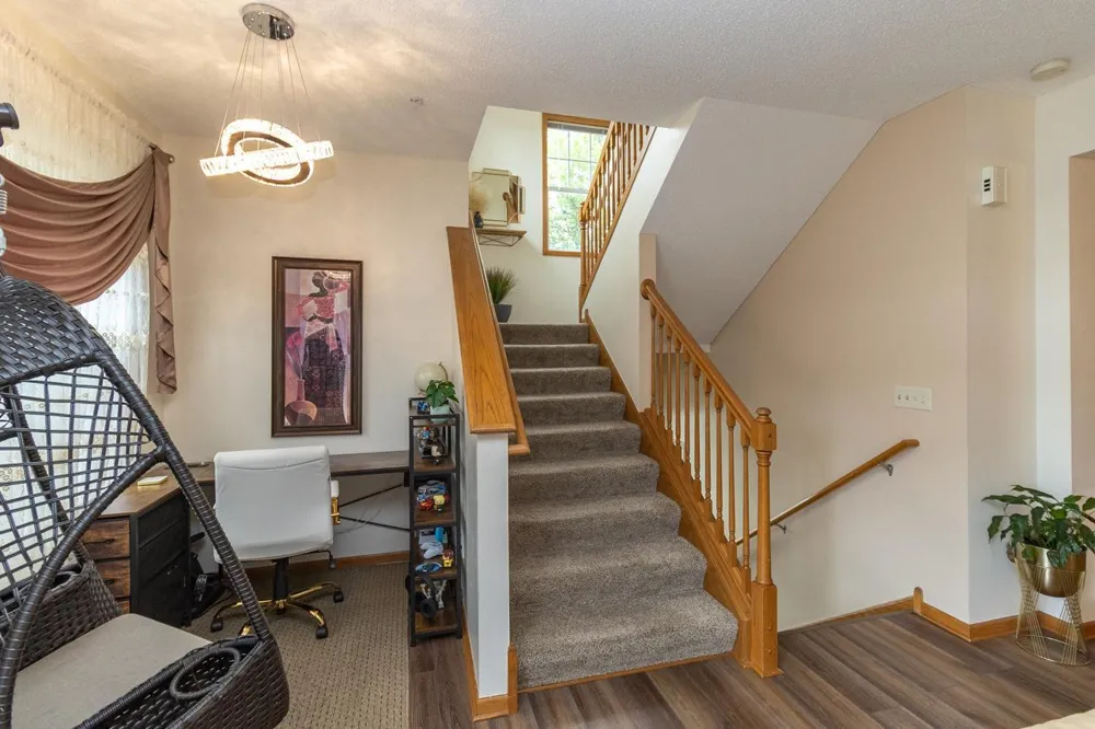 1691 Village Trail E #7 Maplewood, MN 55109