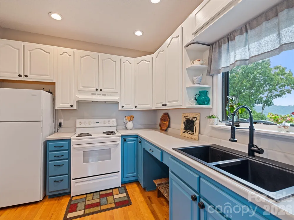 9 Perrion Avenue Weaverville, NC 28787