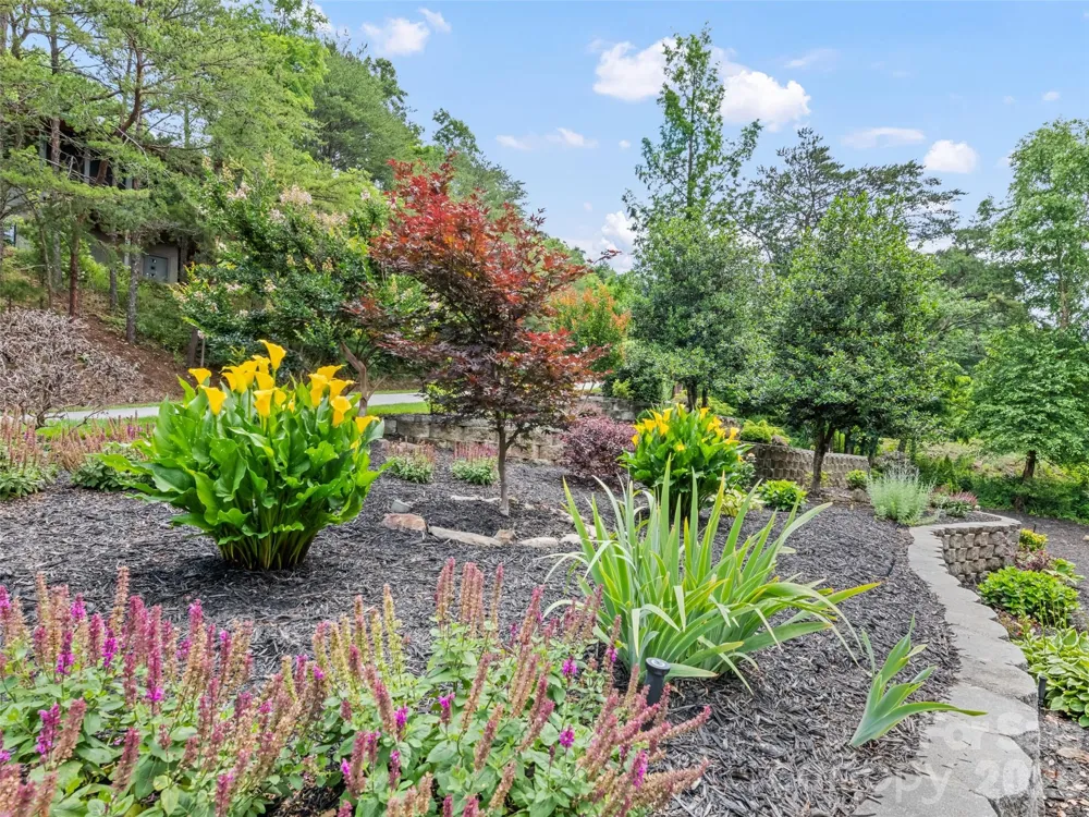 9 Perrion Avenue Weaverville, NC 28787