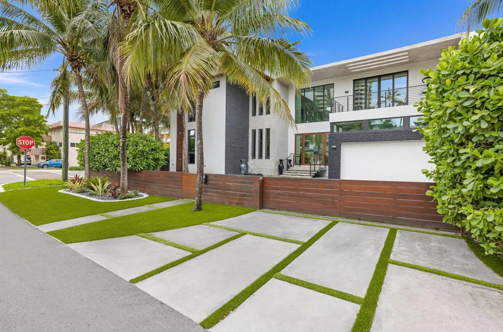 3462 NE 171st Street North Miami Beach, FL 33160