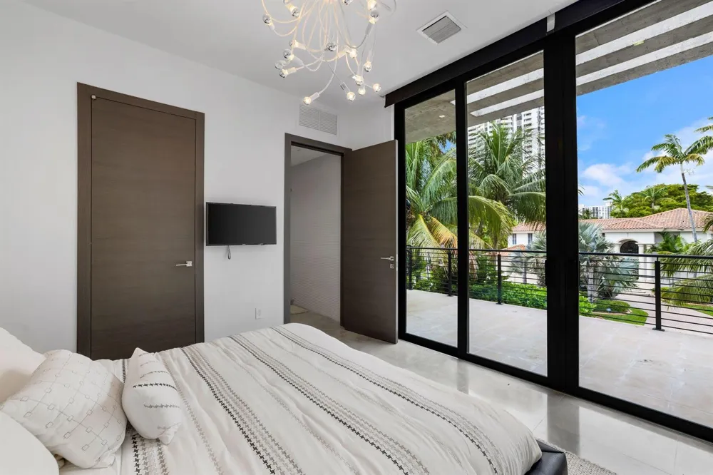 3462 NE 171st Street North Miami Beach, FL 33160