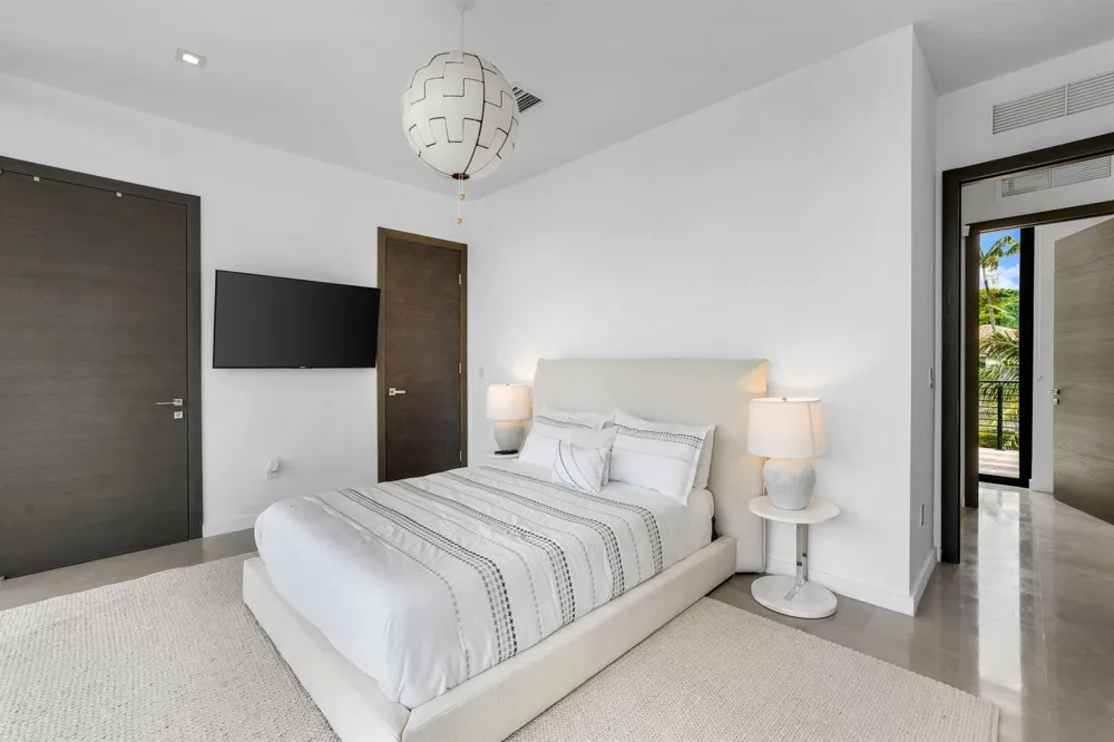 3462 NE 171st Street North Miami Beach, FL 33160