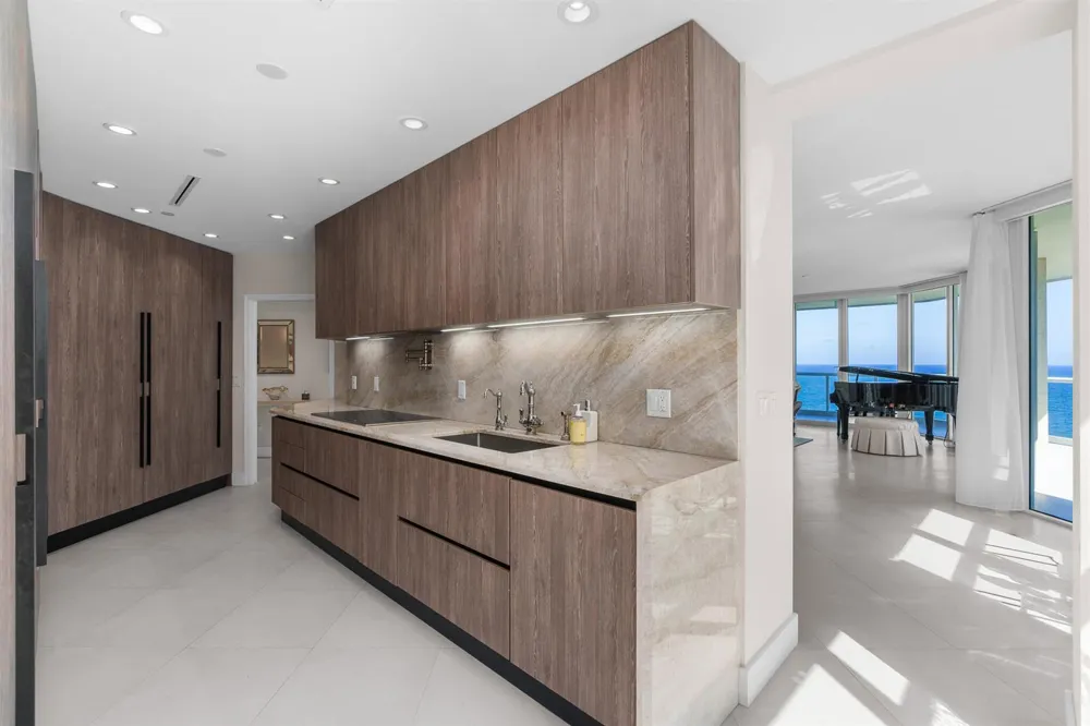 6051 Ocean Drive #1101 Hollywood, FL 33019