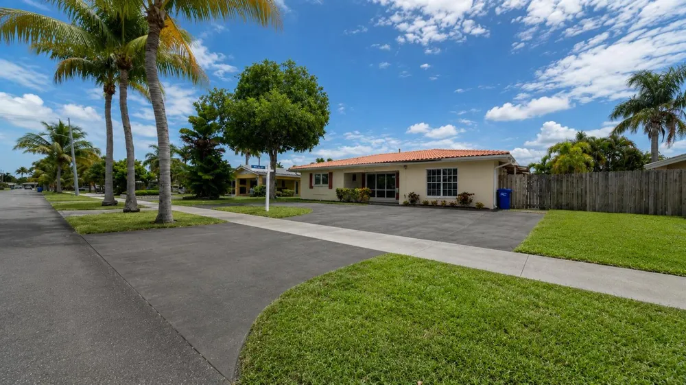 420 SE 4th Court Pompano Beach, FL 33060