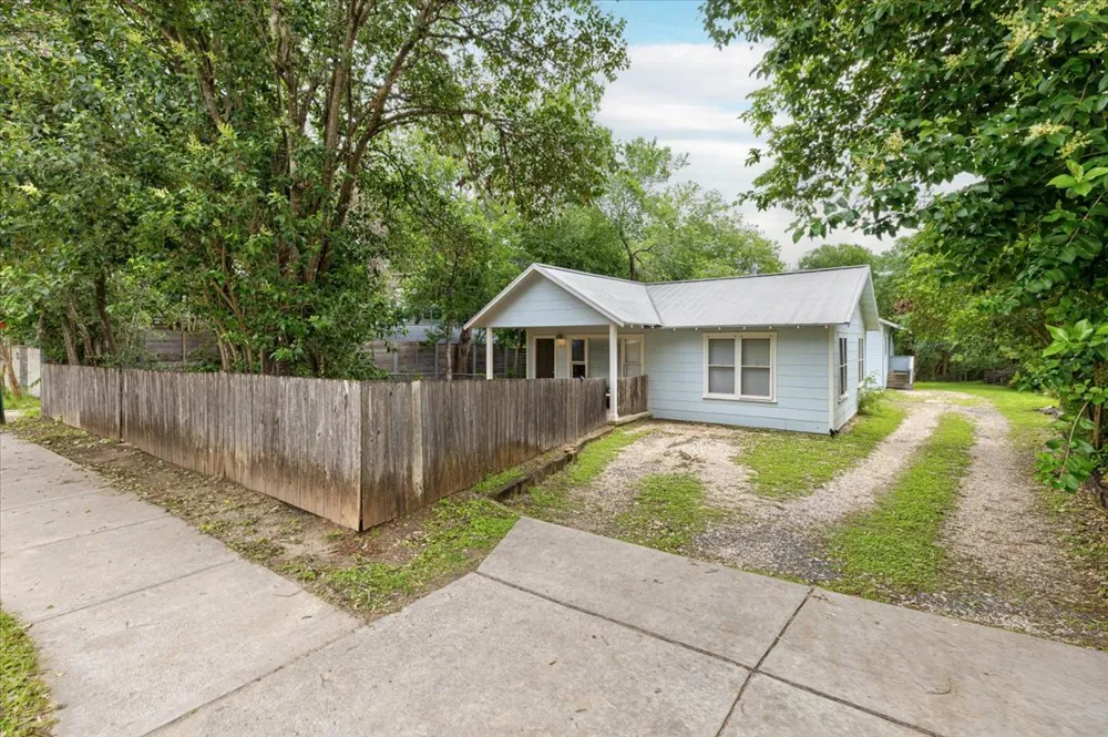 2113 Thornton Road Austin, TX 78704