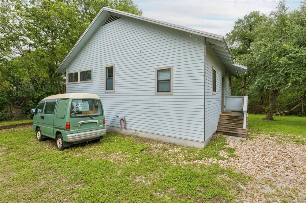 2113 Thornton Road Austin, TX 78704