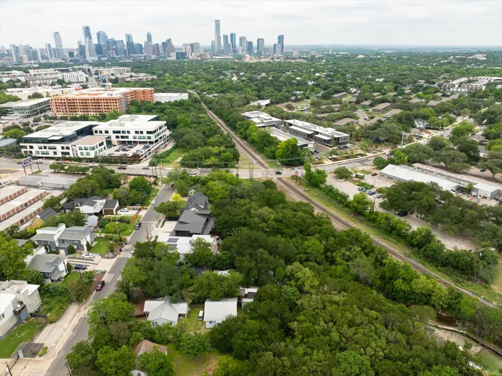 2113 Thornton Road Austin, TX 78704