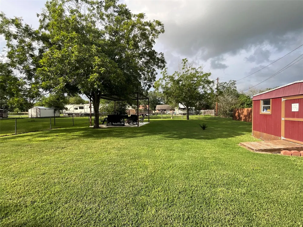 105 Kimberly Lane Yoakum, TX 77995