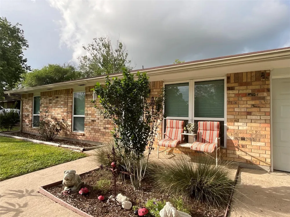 105 Kimberly Lane Yoakum, TX 77995