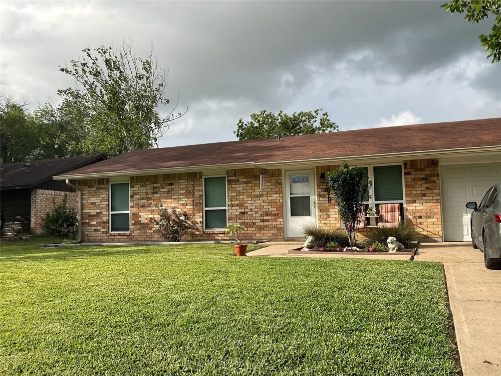 105 Kimberly Lane Yoakum, TX 77995