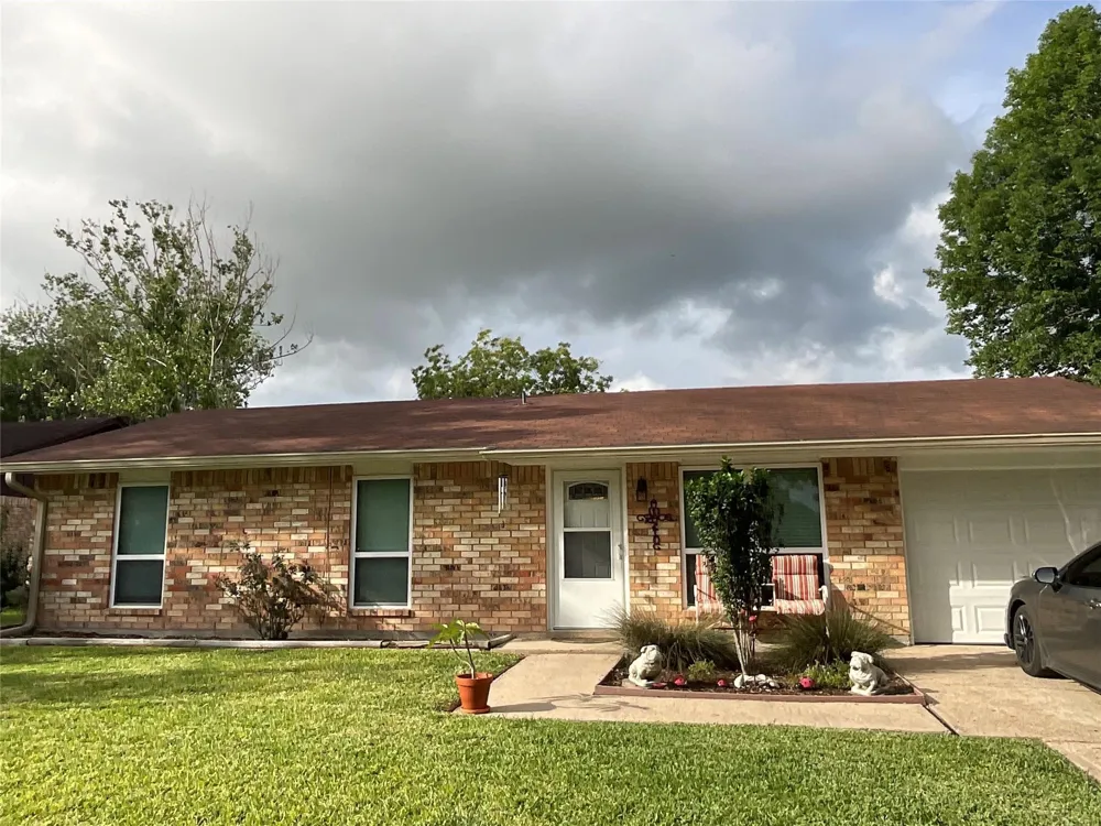105 Kimberly Lane Yoakum, TX 77995