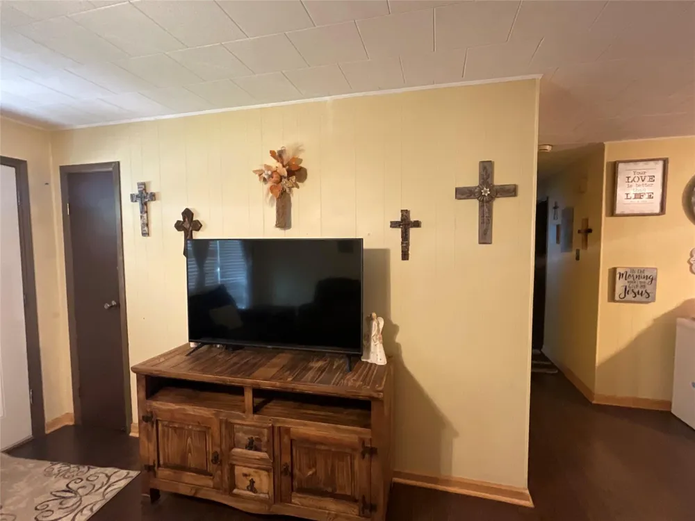 105 Kimberly Lane Yoakum, TX 77995