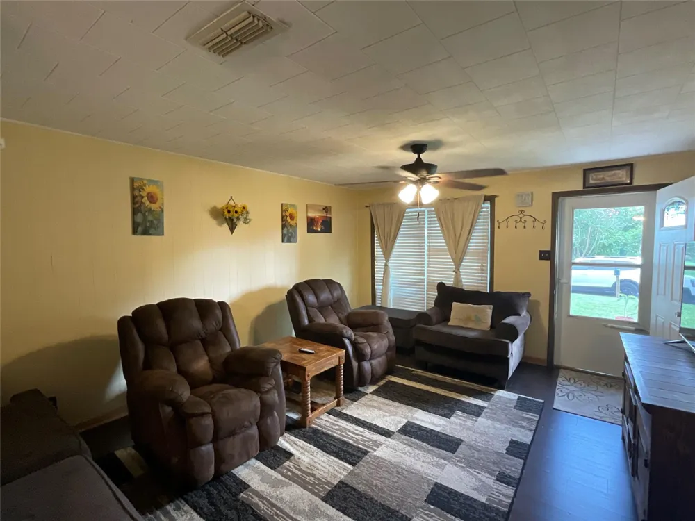 105 Kimberly Lane Yoakum, TX 77995