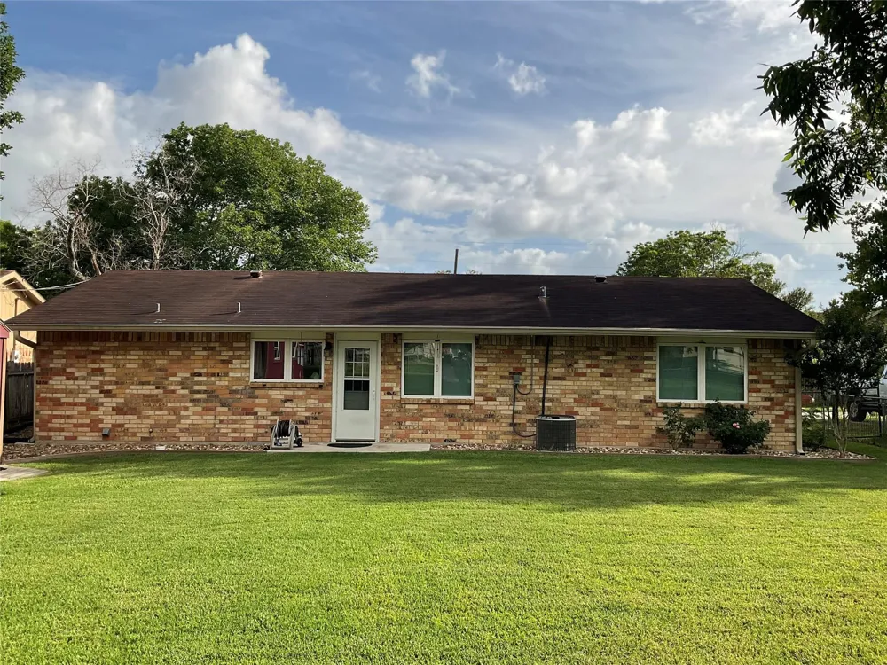 105 Kimberly Lane Yoakum, TX 77995