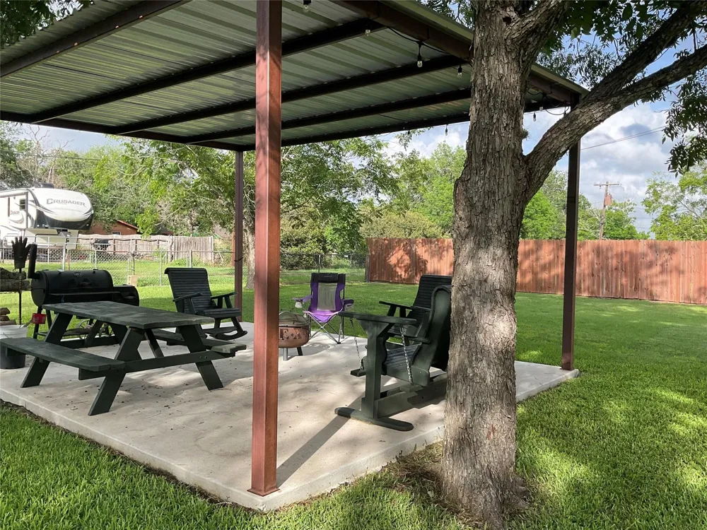 105 Kimberly Lane Yoakum, TX 77995