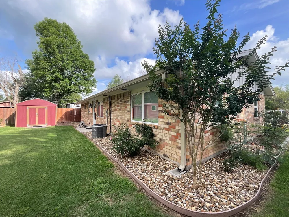 105 Kimberly Lane Yoakum, TX 77995