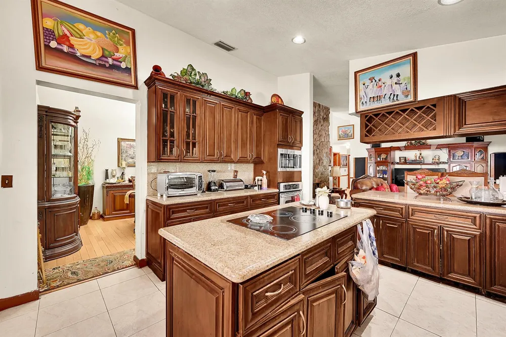 5172 NW 84th Road Coral Springs, FL 33067